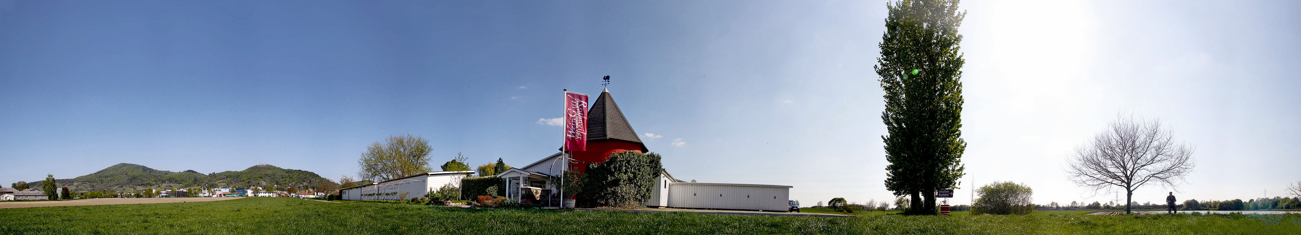 Weingut Rothweiler in Bensheim-Auerbach mit dem roten Turm