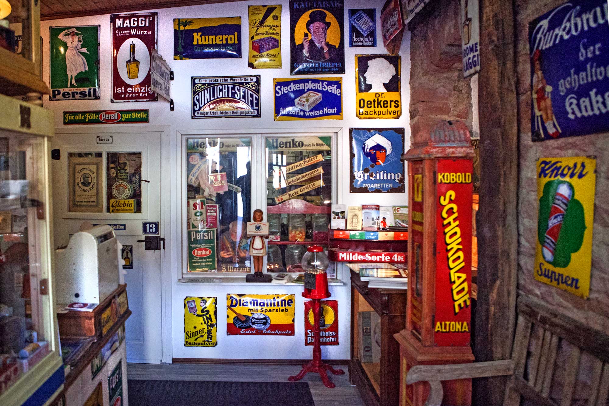 Kleines Museum für alte Läden und Reklame