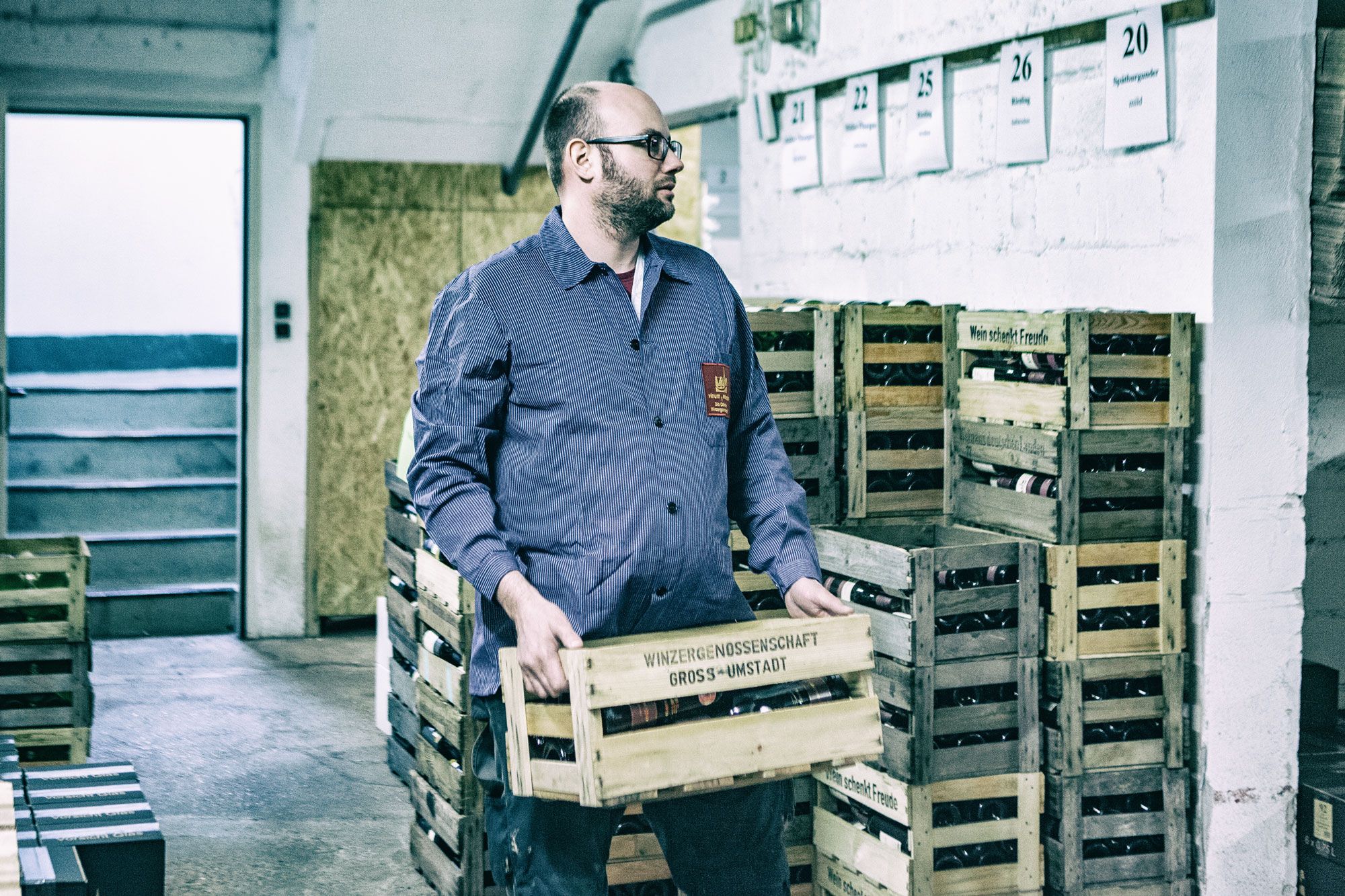 Christoph Oesswein im Keller der Odenwälder Winzergenossenschaft vinum autmundis