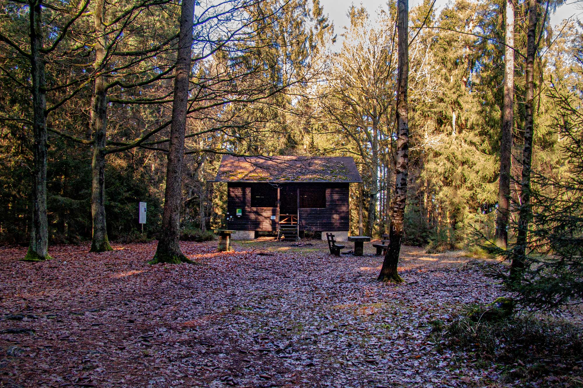 Die Ihrig-Hütte im Februar am Lärmfeuer