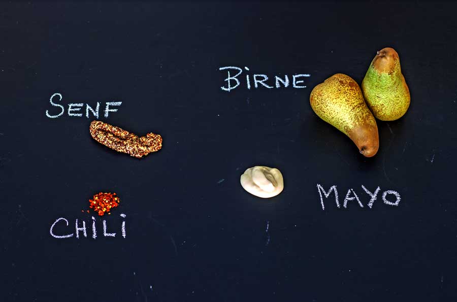 Die Zutaten für die Birnen-Mayonnaise für den Beckenrand Hotdog aus dem Odenwald mit Kochkäse und verschiedenen Toppings