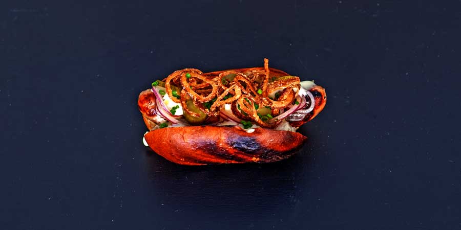Der komplette Beckenrand Hotdog aus dem Odenwald mit Kochkäse und verschiedenen Toppings